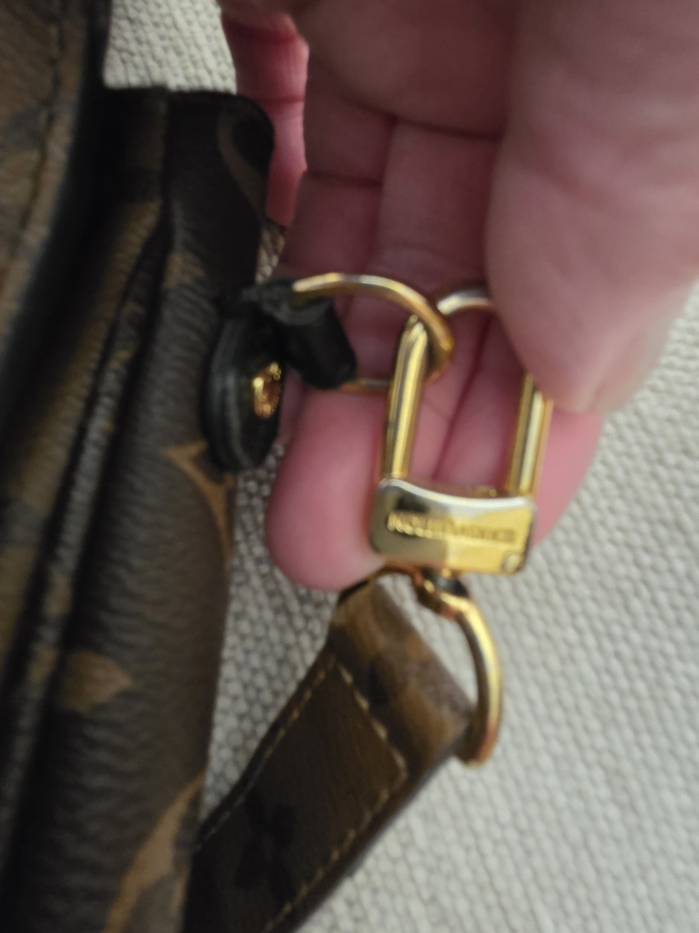Louis Vuitton Reverse  Monogram Pochette Metis Shoulder Bag - Picture 9 of 11